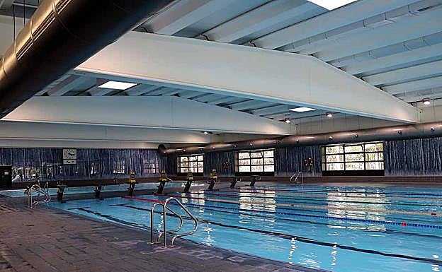 Inician los trámites para dedicar las piscinas de San Amaro a la nadadora Marta Fernández