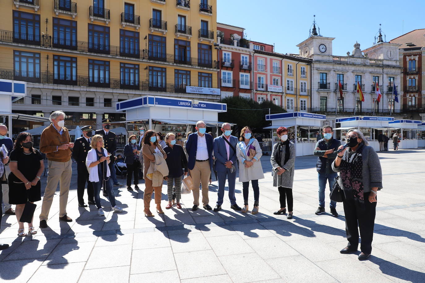 Fotos: La Feria del Libro de Burgos abre sus puertas en la Plaza Mayor