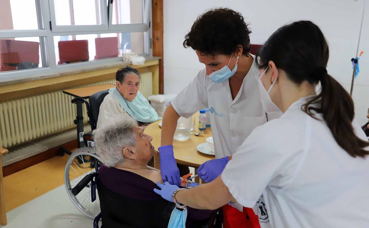 Tercera dosis en la Adultos Asistidos Fuentes Blancas de la Diputación de Burgos.