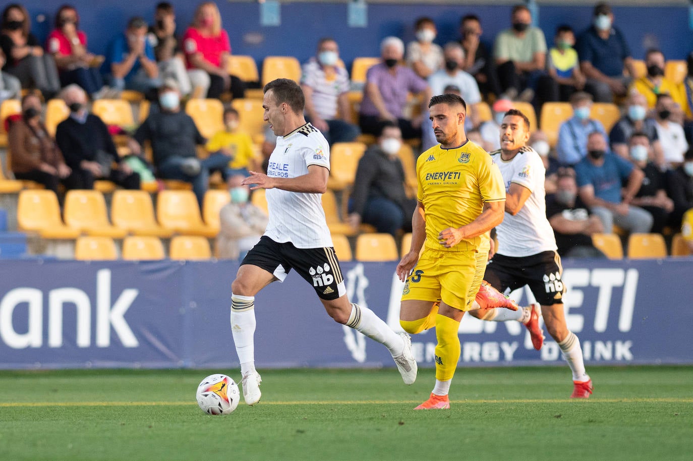 Fotos: El Burgos CF cae en casa del colista