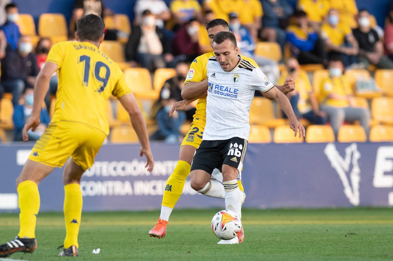 Fotos: El Burgos CF cae en casa del colista