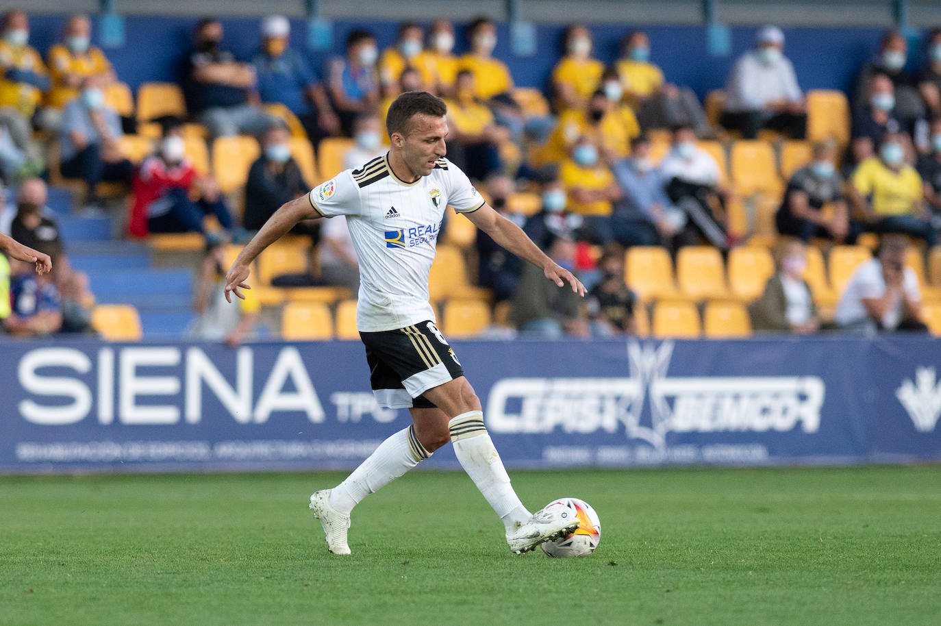 Fotos: El Burgos CF cae en casa del colista