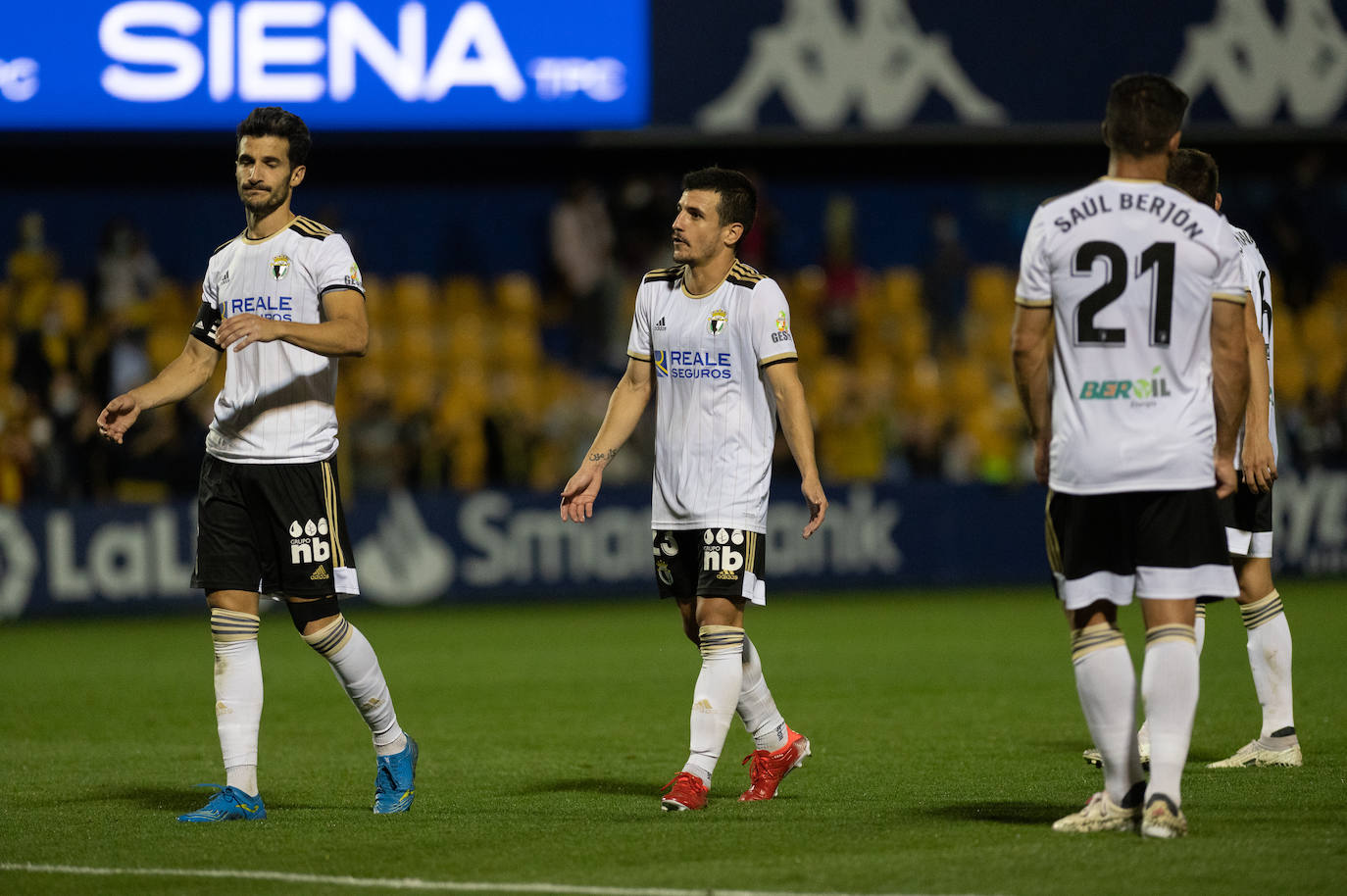 Fotos: El Burgos CF cae en casa del colista