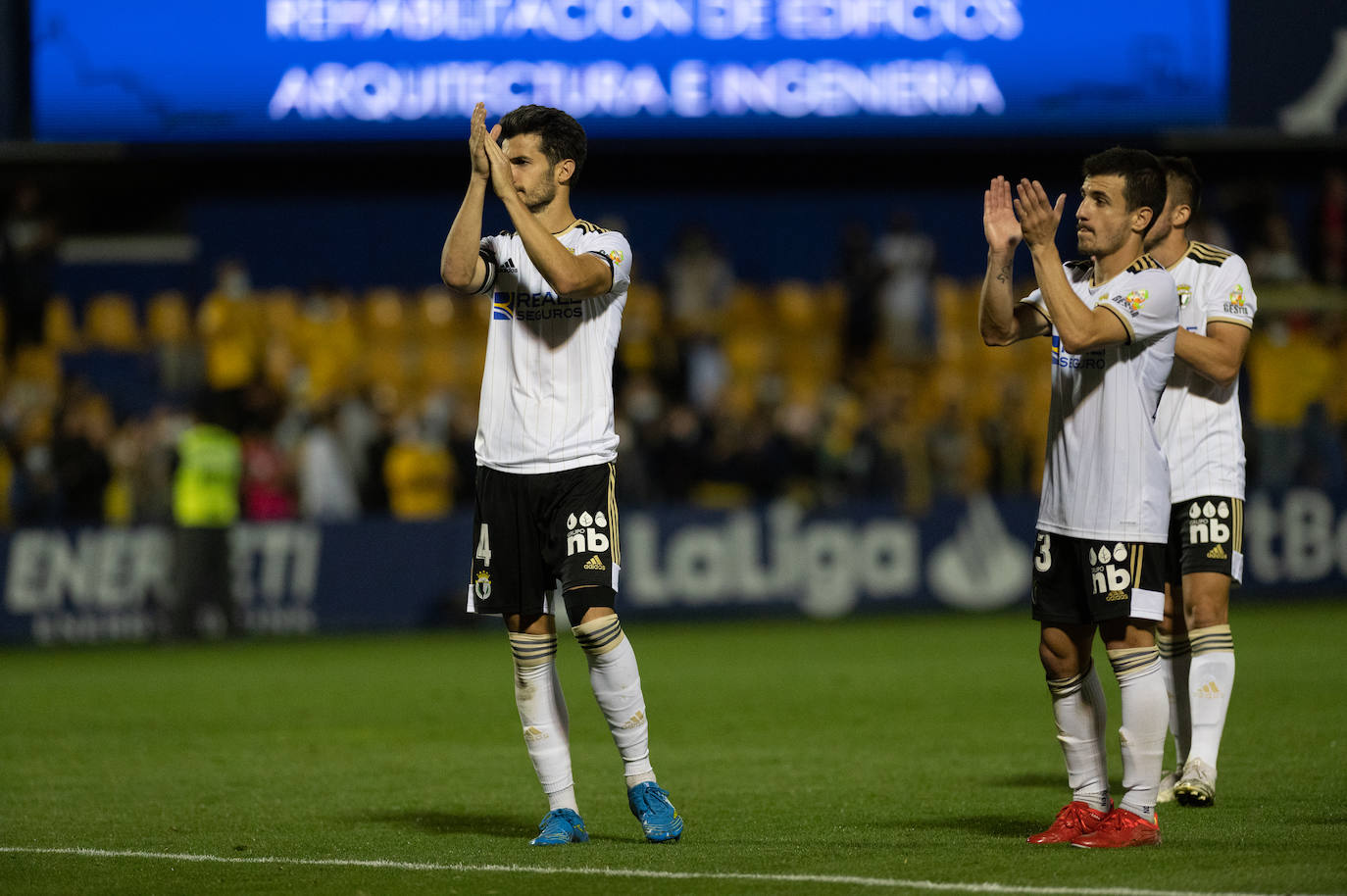 Fotos: El Burgos CF cae en casa del colista