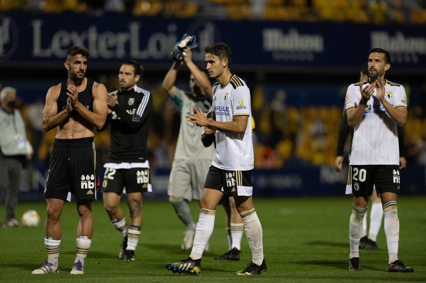 Fotos: El Burgos CF cae en casa del colista