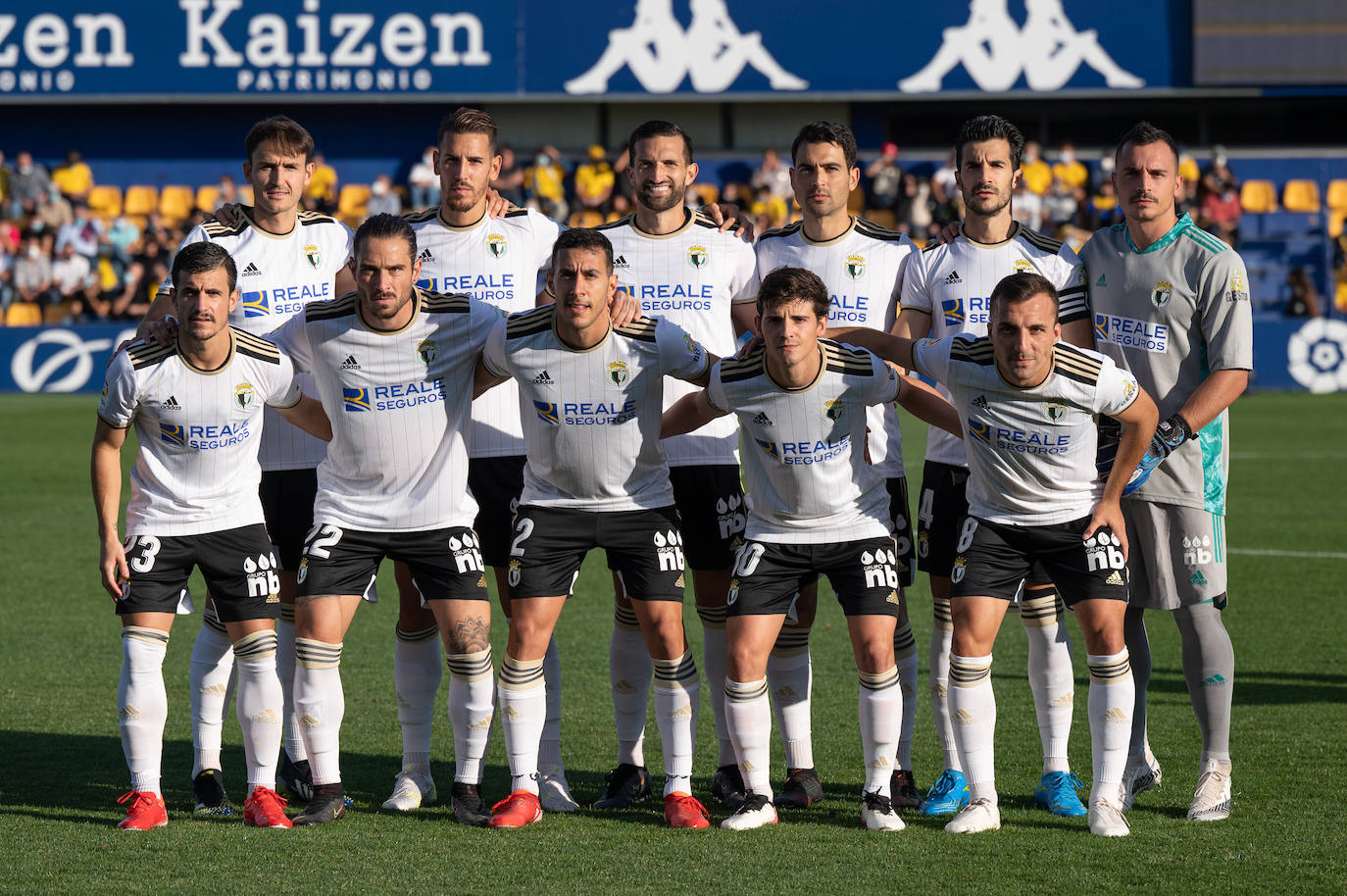 Fotos: El Burgos CF cae en casa del colista