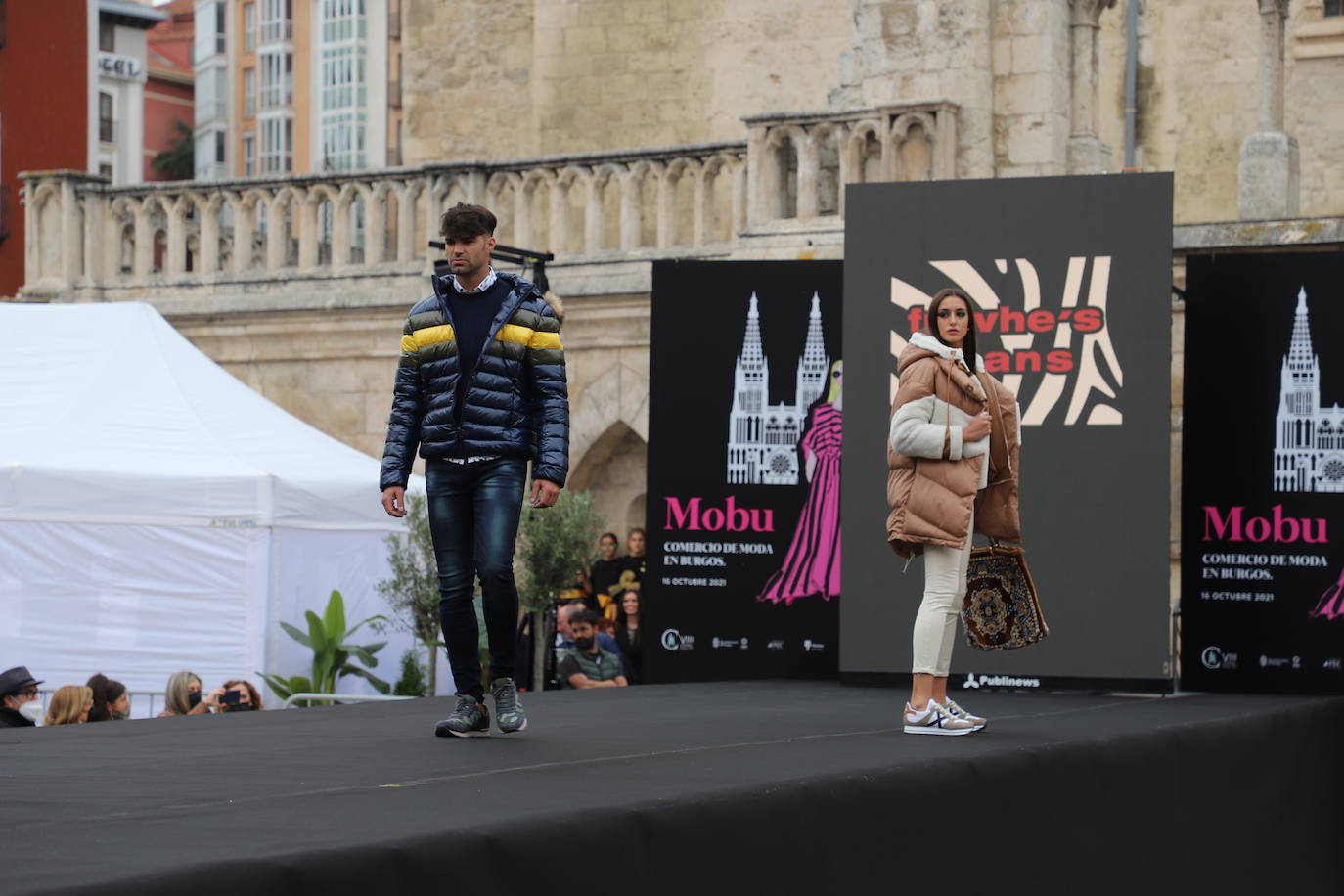 El evento se ha desarrollado en las faldas de la Catedral con el objetivo de impulsar el comercio local.