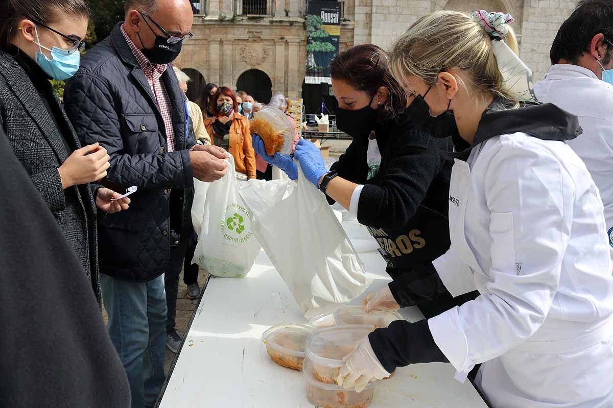 Fotos: 350 kilos de arroz para enviar desde Burgos más de 20.000 euros a La Palma