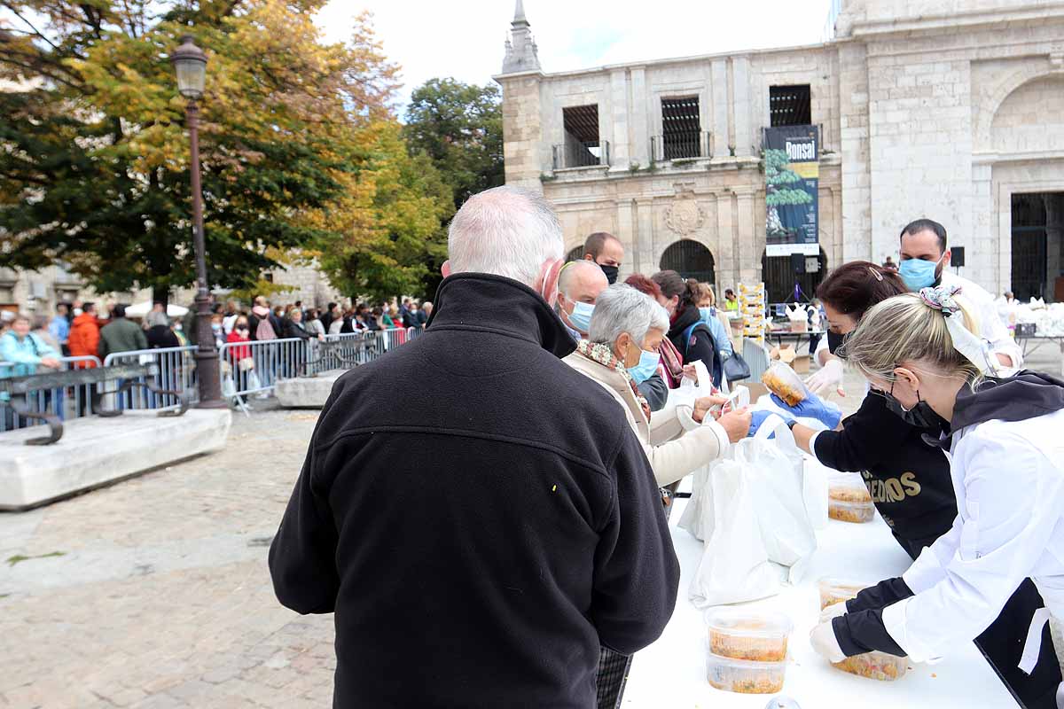 Fotos: 350 kilos de arroz para enviar desde Burgos más de 20.000 euros a La Palma