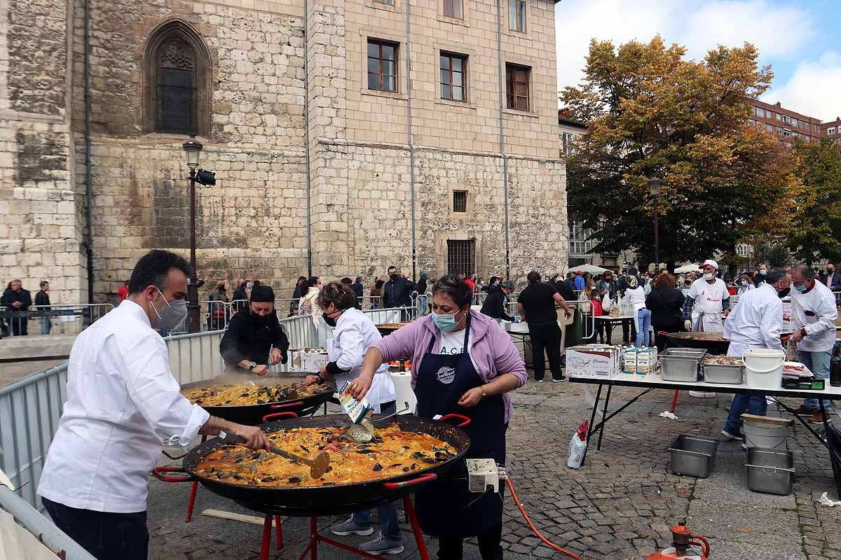 Fotos: 350 kilos de arroz para enviar desde Burgos más de 20.000 euros a La Palma