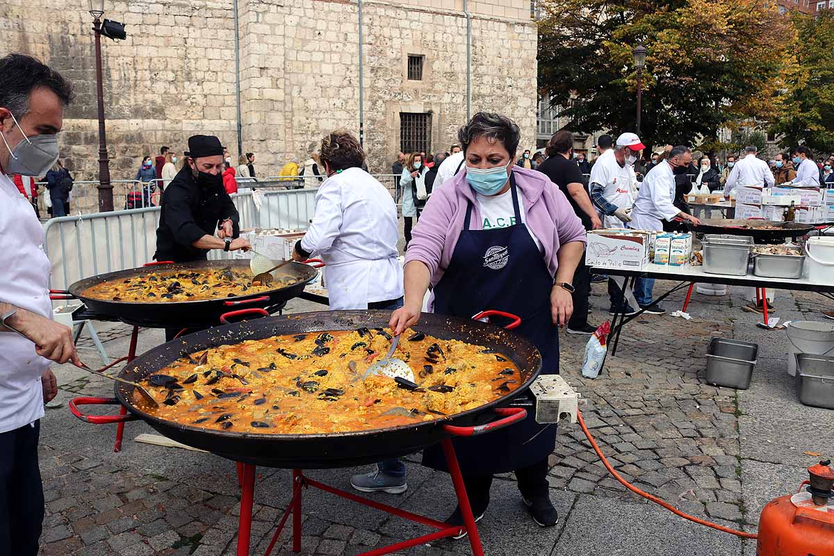 Fotos: 350 kilos de arroz para enviar desde Burgos más de 20.000 euros a La Palma