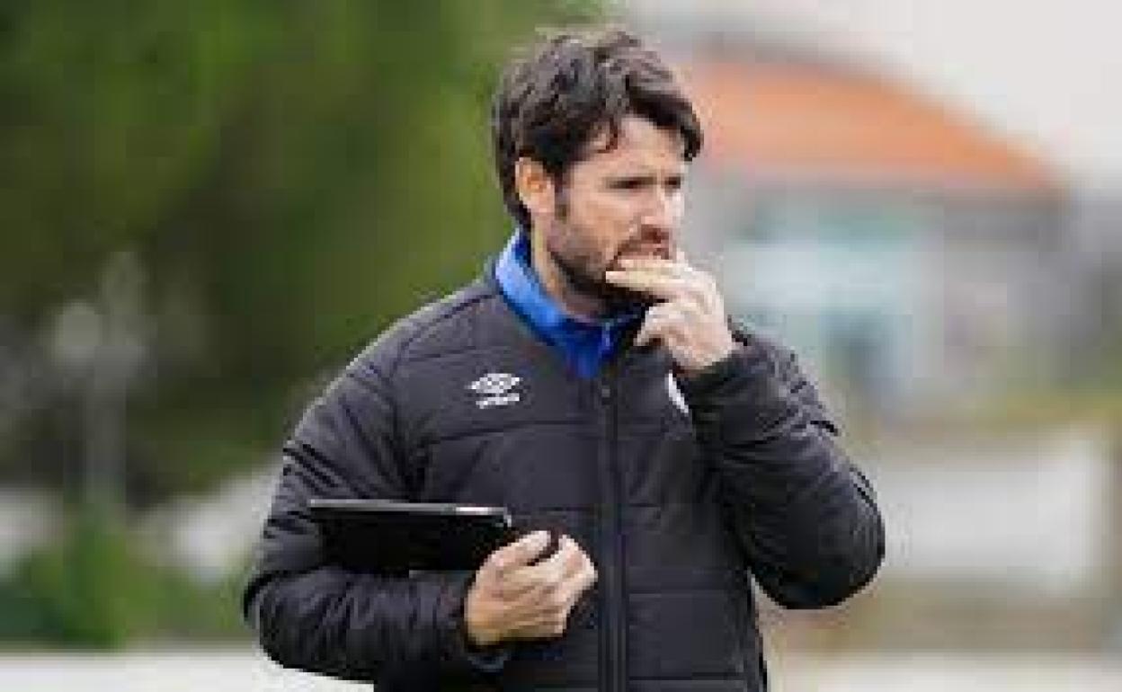 Lolo Escobar, entrenador del Mirandés. 