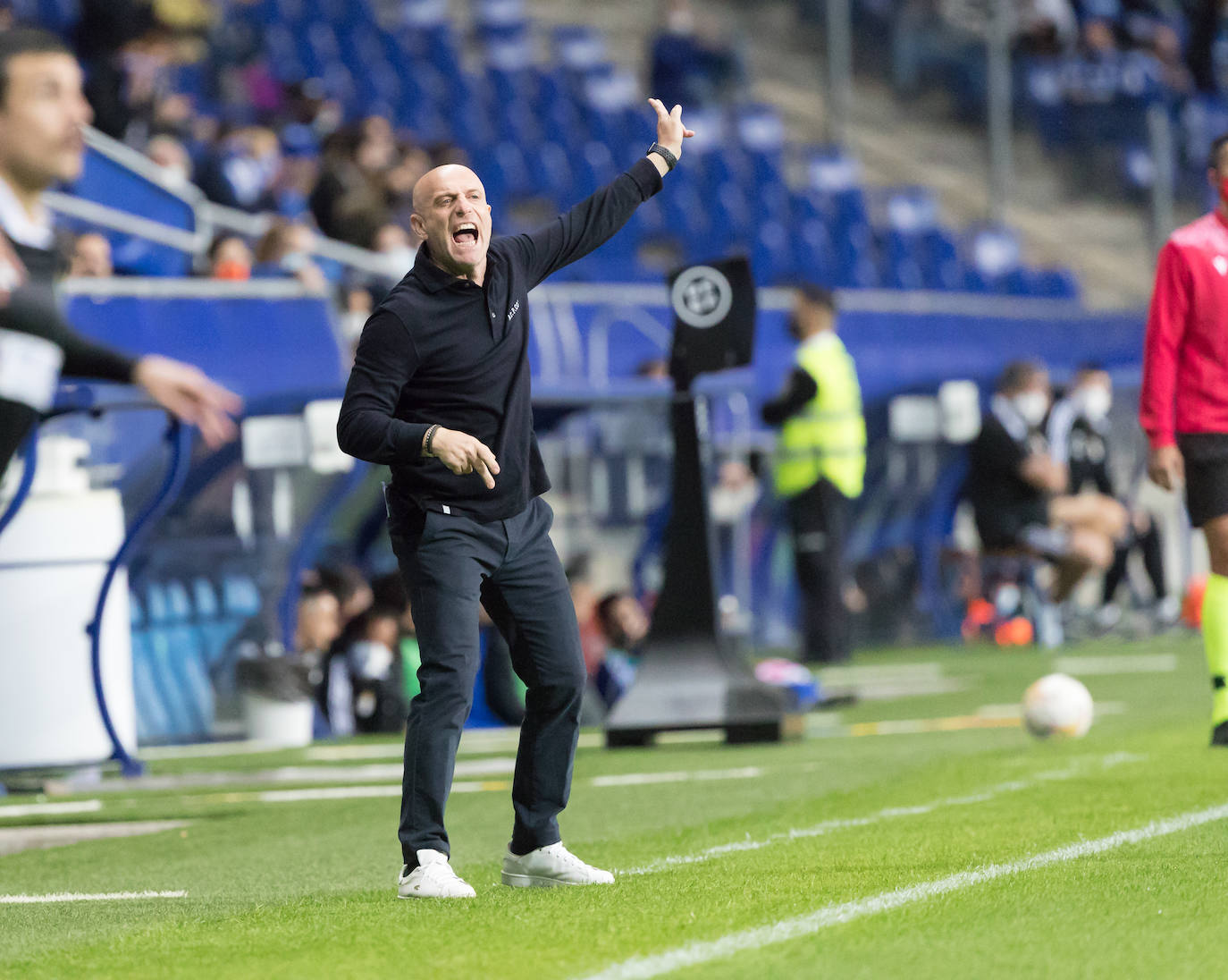 Los de Calero sacan su faceta goleadora en Asturias.