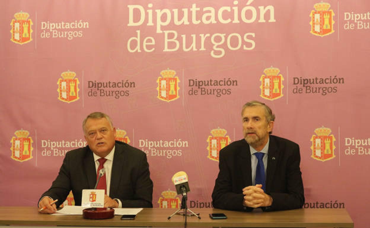 Lorenzo Rodríguez, presidente de la Sociedad para el Desarrollo de la Provincia de Burgos y a la derecha Manuel Pérez Mateos, rector de la UBU. 