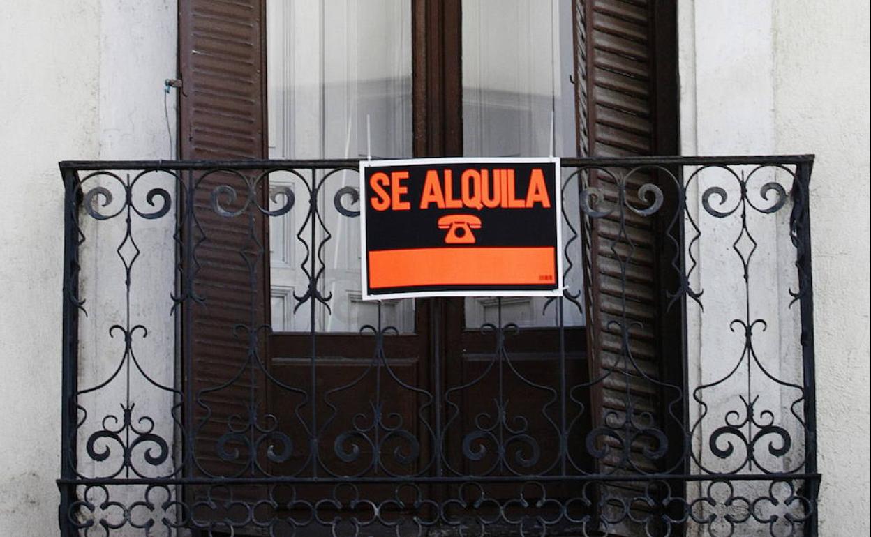 Cartel de vivienda en alquiler. 