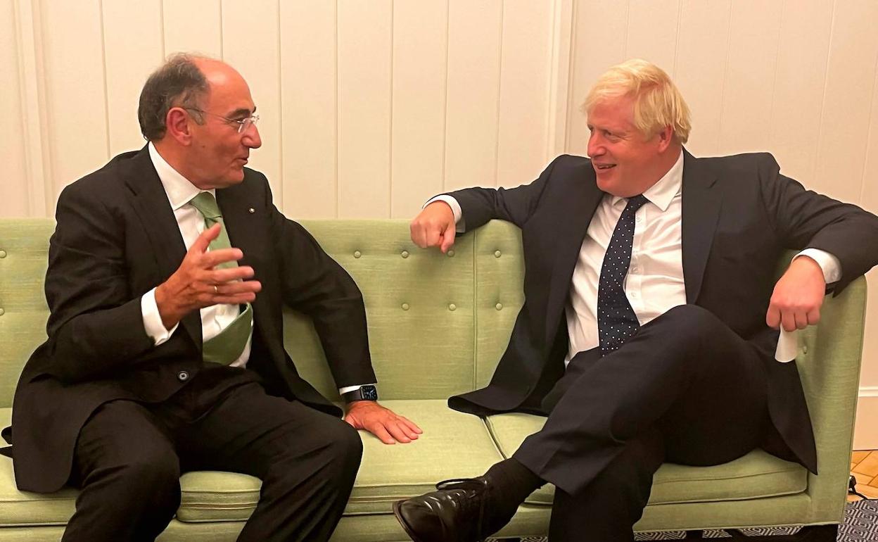 Ignacio Galán junto al primer ministro británico, Boris Johnson, la semana pasada en Londres. 