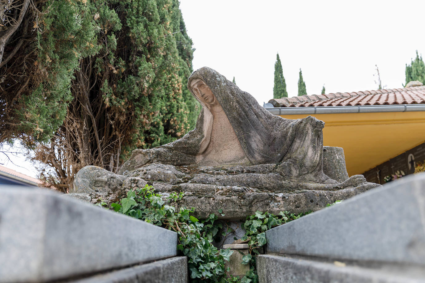 Tumba de Fernando Abril Martorel