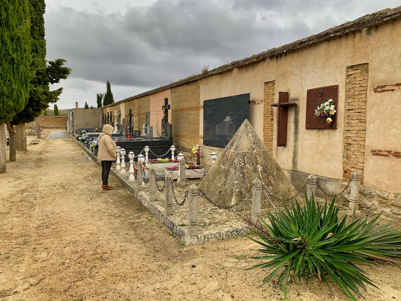 Tumba de María Luisa Puente en Medina de Rioseco