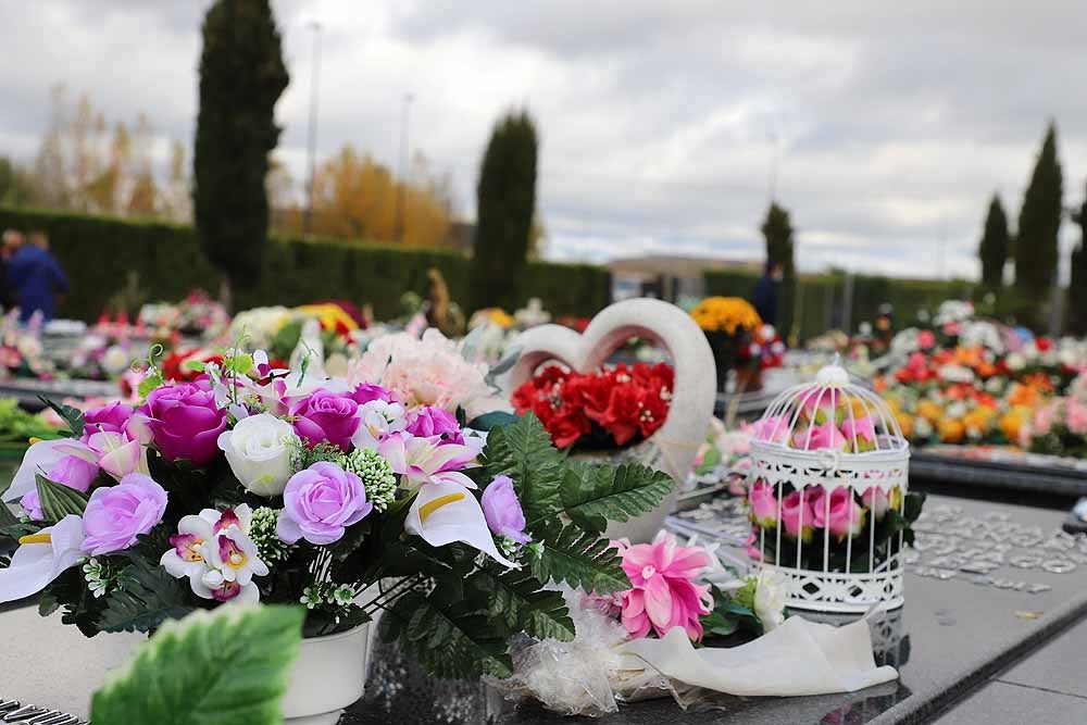 Fotos: Los burgaleses, fieles a su cita con sus difuntos