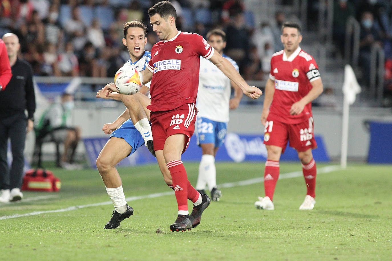 Fotos: El CD Tenerife golea al Burgos CF