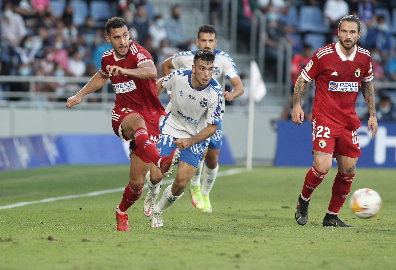 Fotos: El CD Tenerife golea al Burgos CF