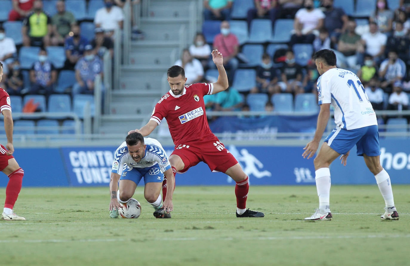 Fotos: El CD Tenerife golea al Burgos CF