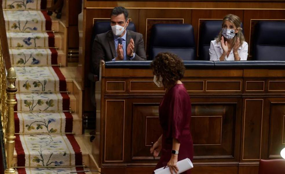 Pedro Sánchez, Yolanda Díaz y María Jesús Montero en el Congreso de los Diputados. 