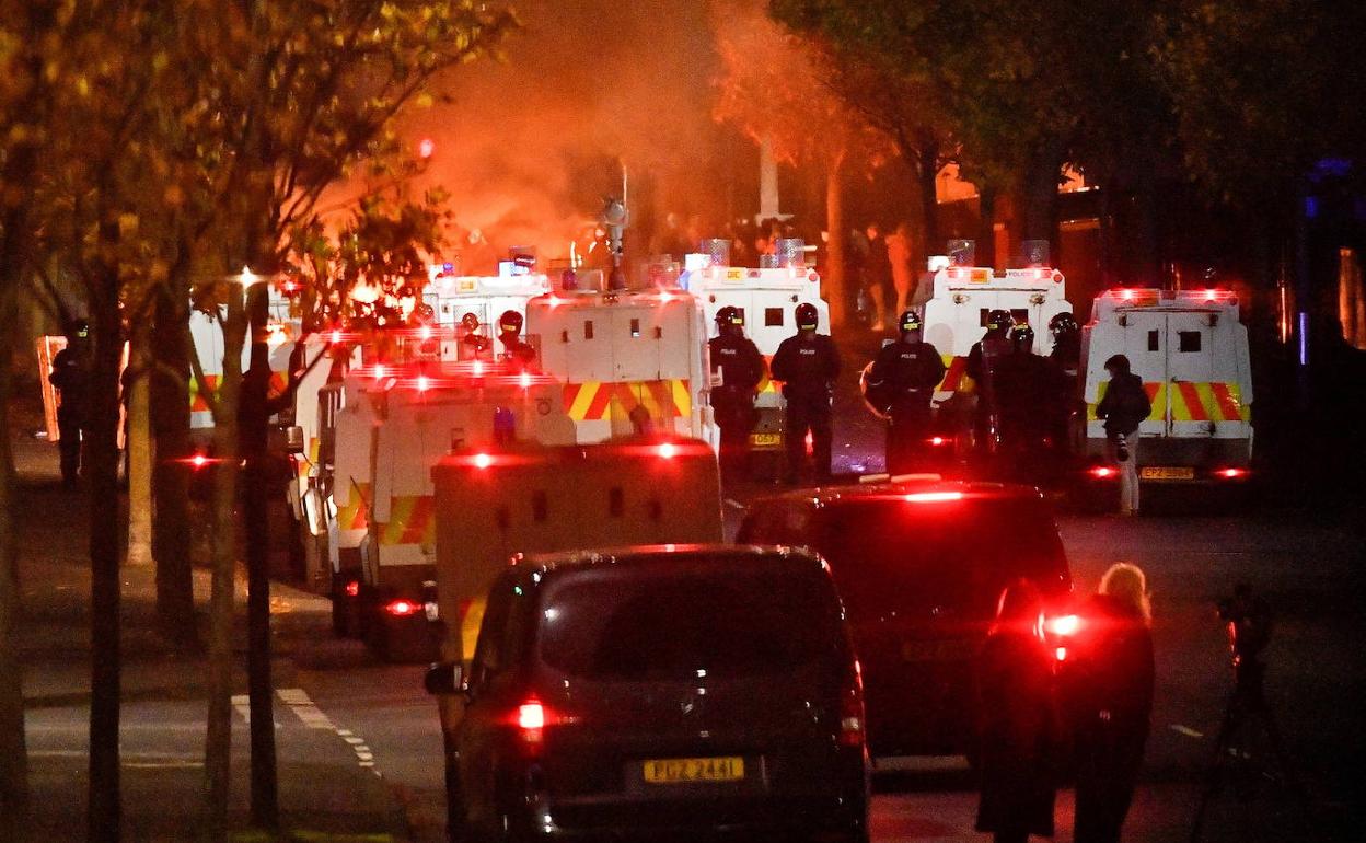 Despligue policial durante una protesta contra el 'brexit' en Irlanda del Norte.