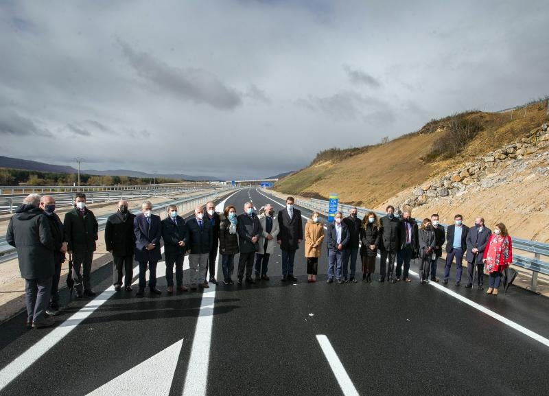 Fotos: La ministra Raquel Sánchez inaugura el nuevo tramo de la A-73