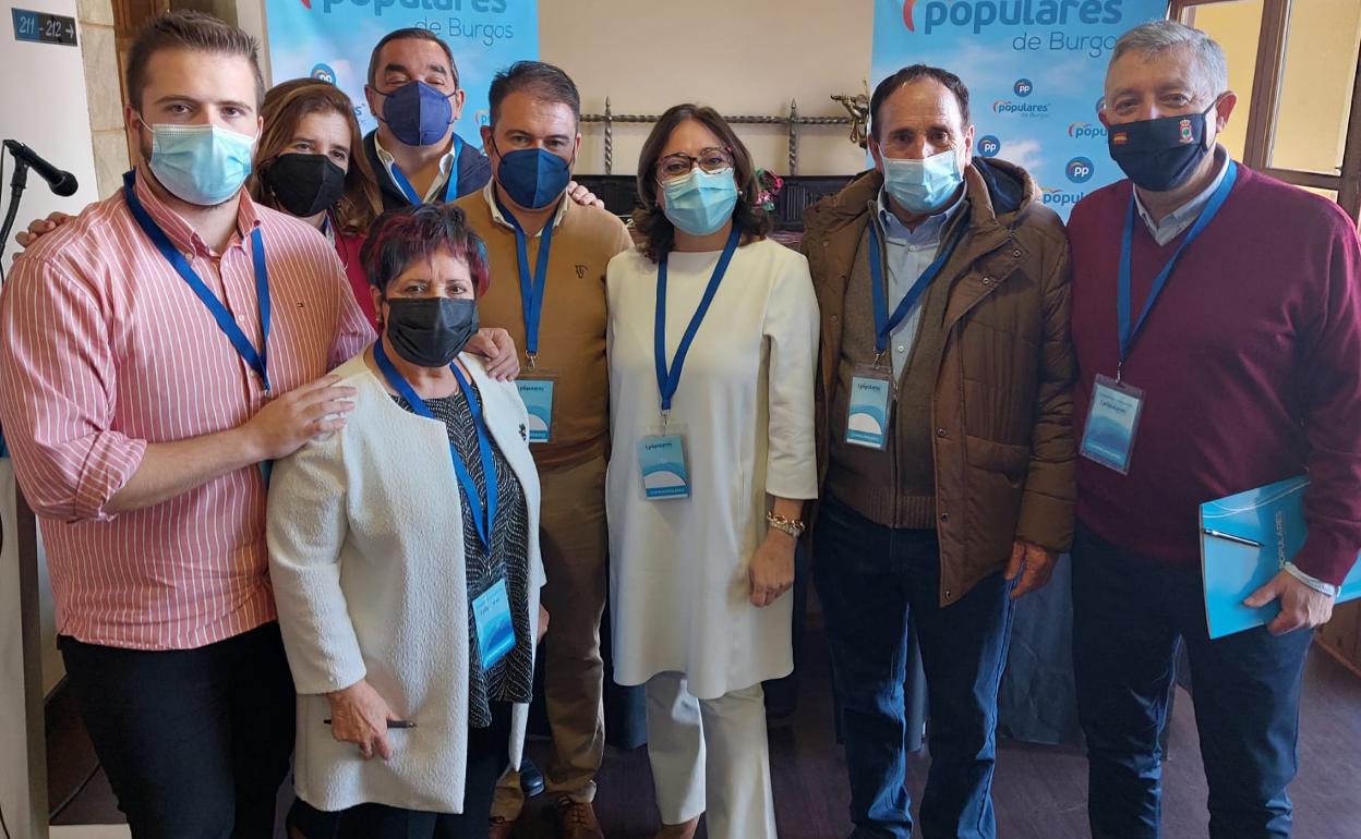 Raquel Contreras, en el centro, elegida presidenta comarcal del PP Burgos-Este. 