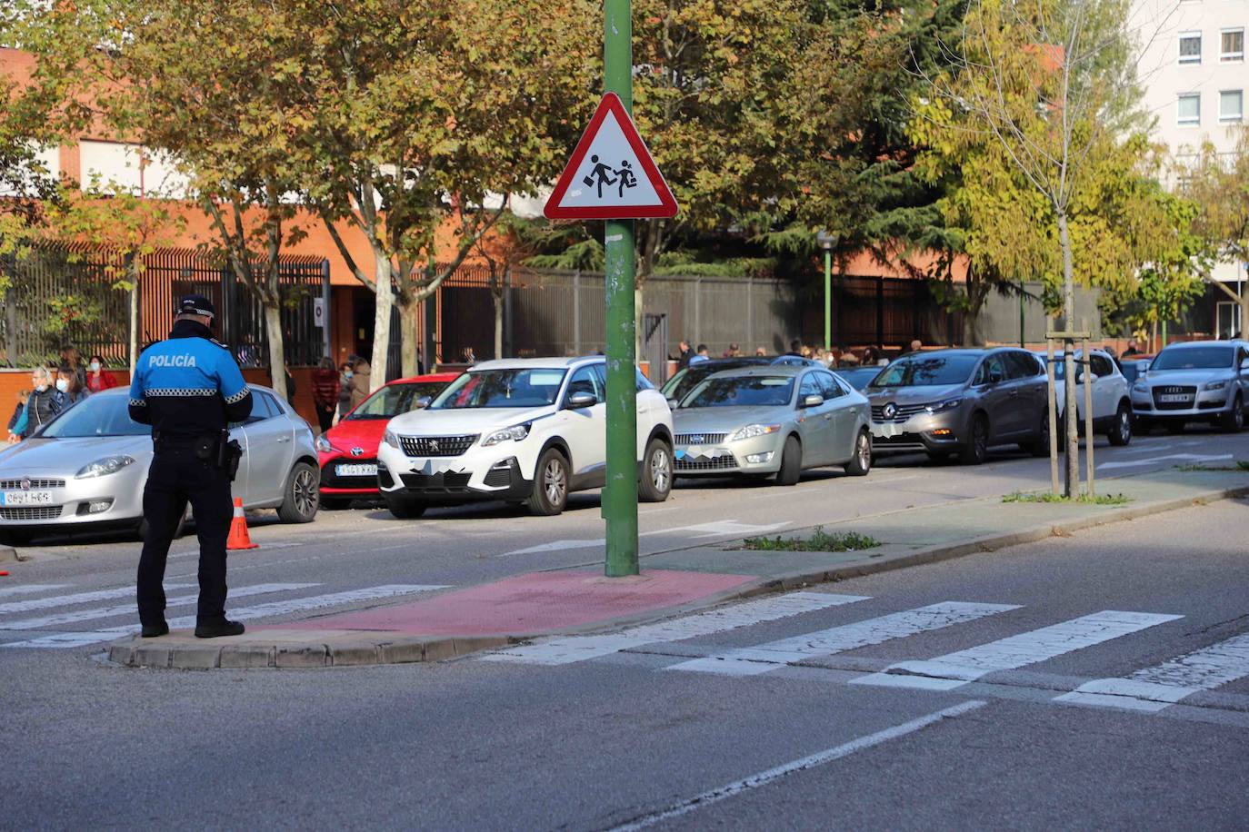 La Policía Local intensifica las labores de informar en los centros educativos de la capital.