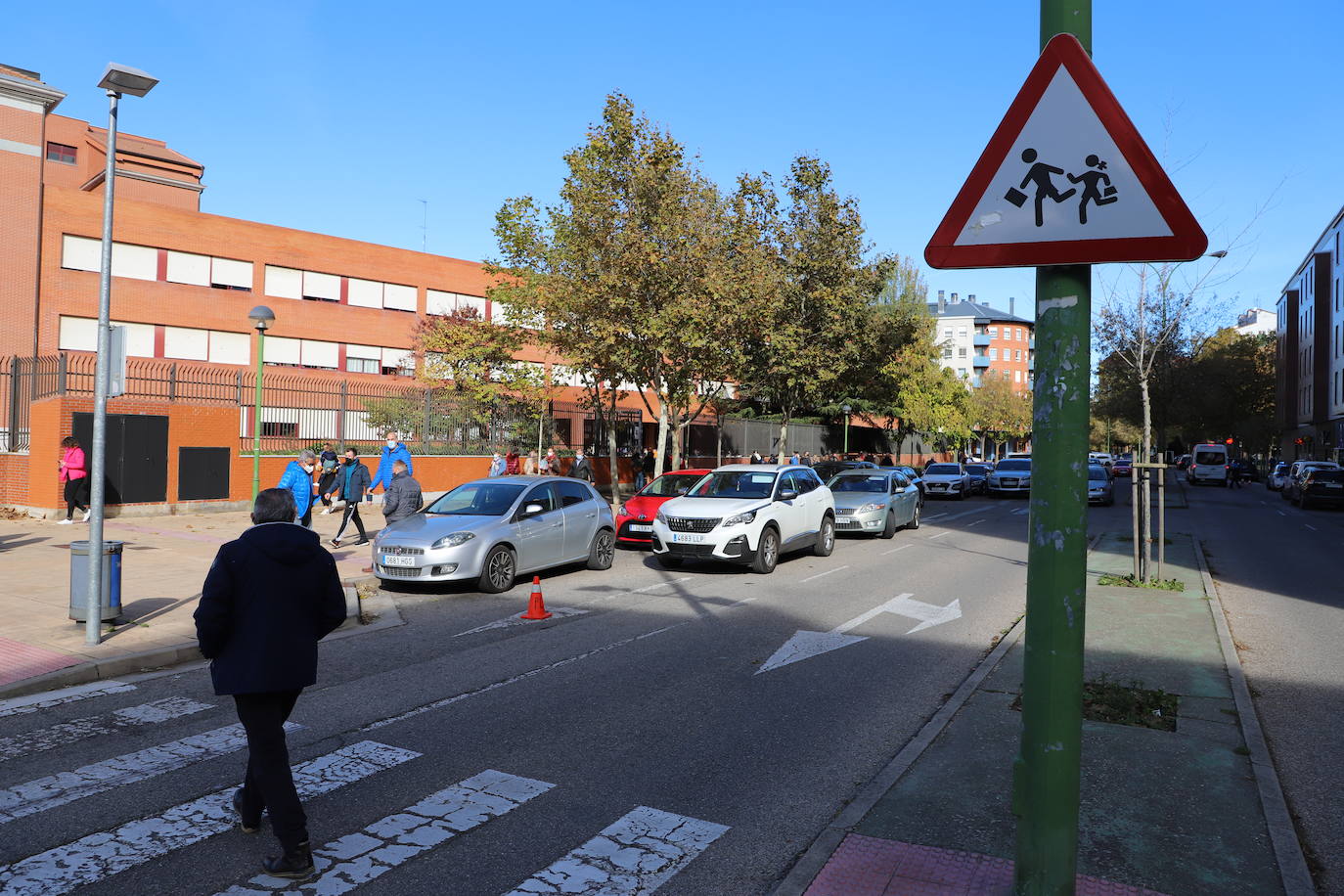 La Policía Local intensifica las labores de informar en los centros educativos de la capital.