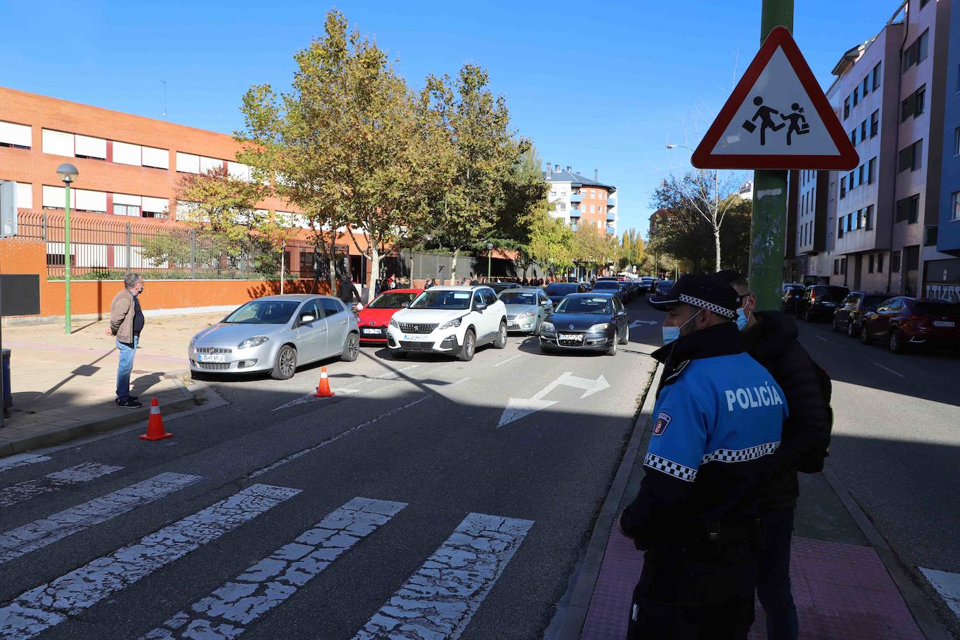 La Policía Local intensifica las labores de informar en los centros educativos de la capital.