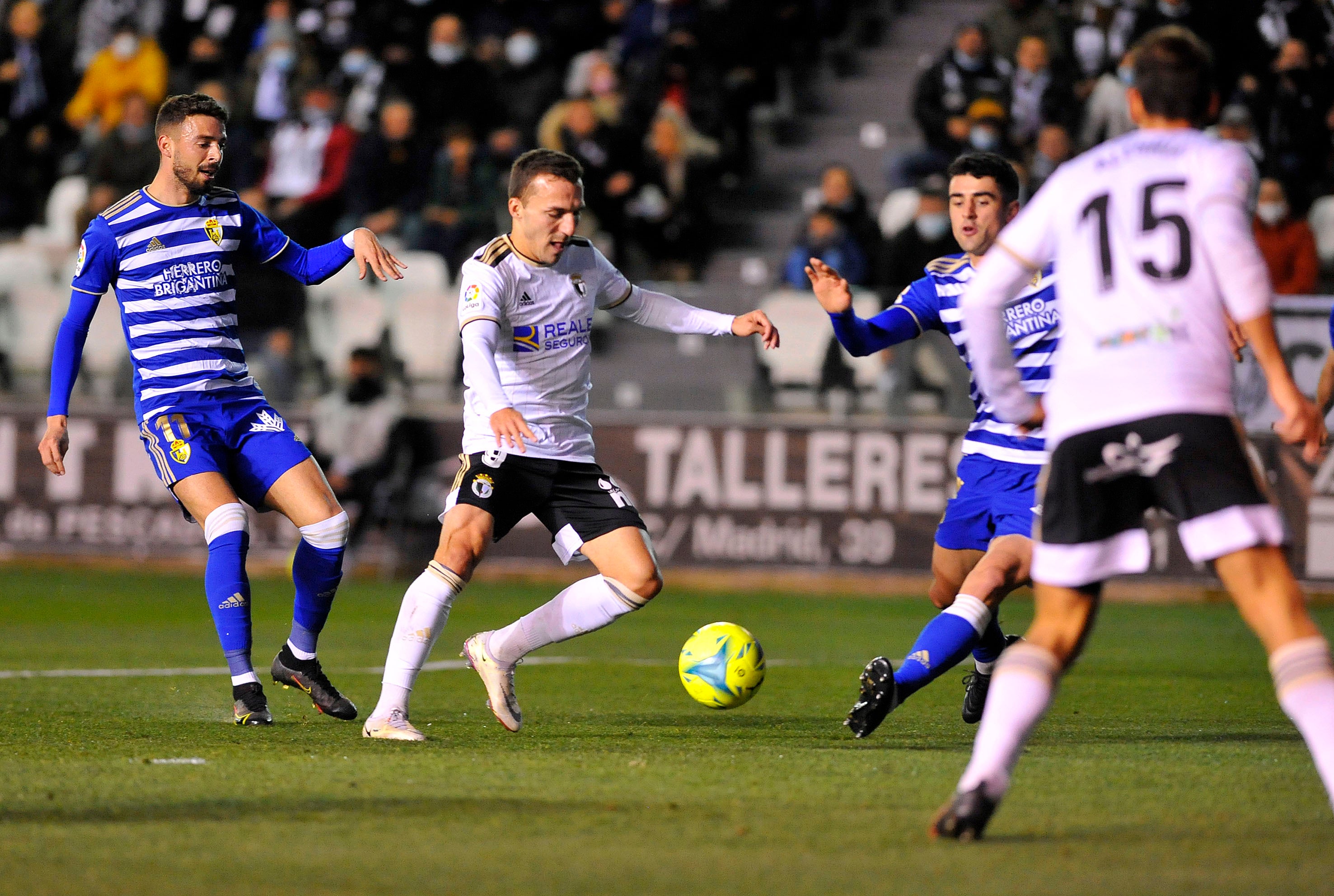 Fotos: El Burgos CF se hace con un nuevo derbi