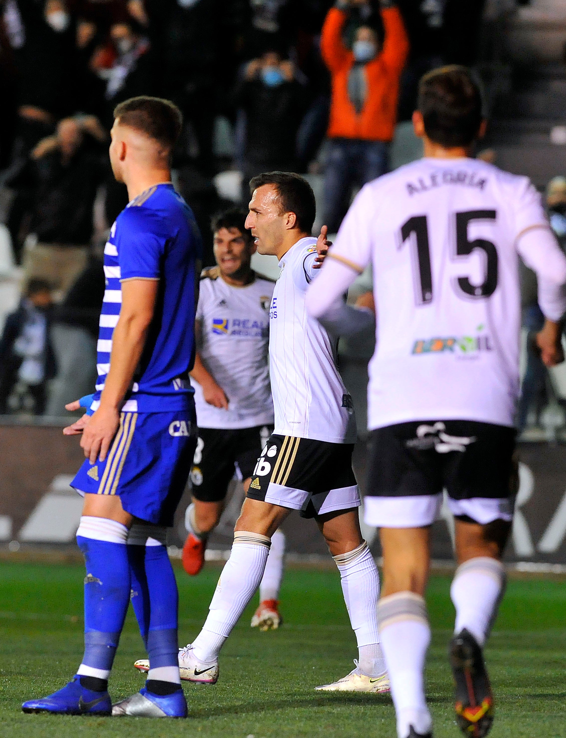 Fotos: El Burgos CF se hace con un nuevo derbi