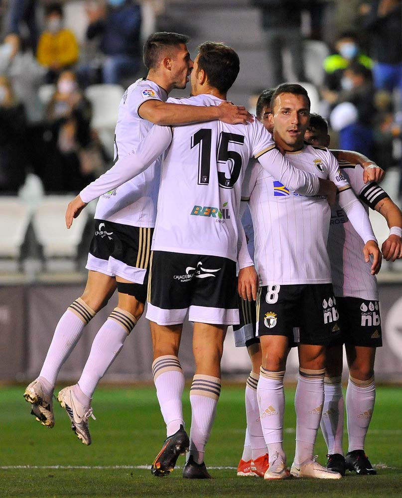 Fotos: El Burgos CF se hace con un nuevo derbi