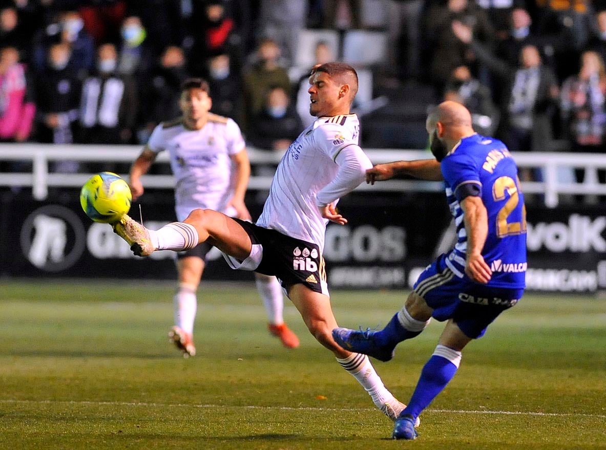 Fotos: El Burgos CF se hace con un nuevo derbi