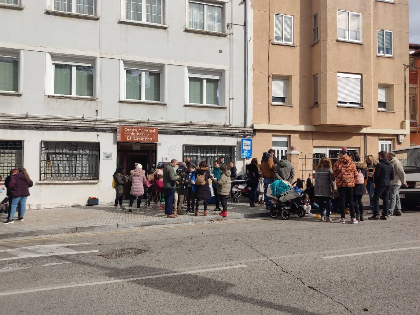 Castañada solidaria de la peña El Crucero.