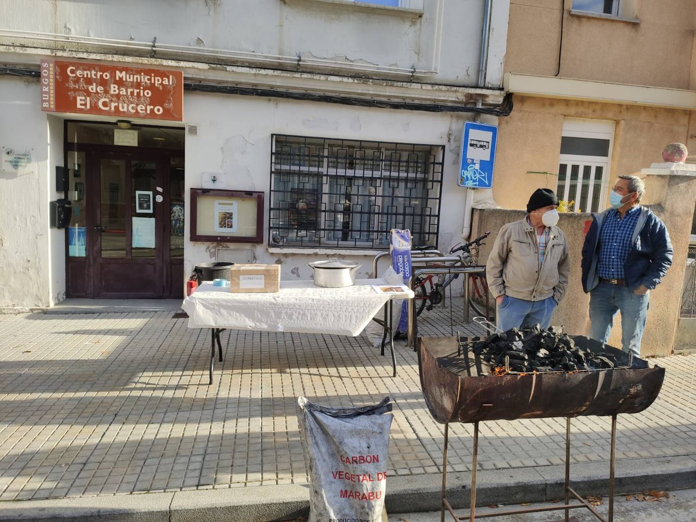 Castañada solidaria de la peña El Crucero.