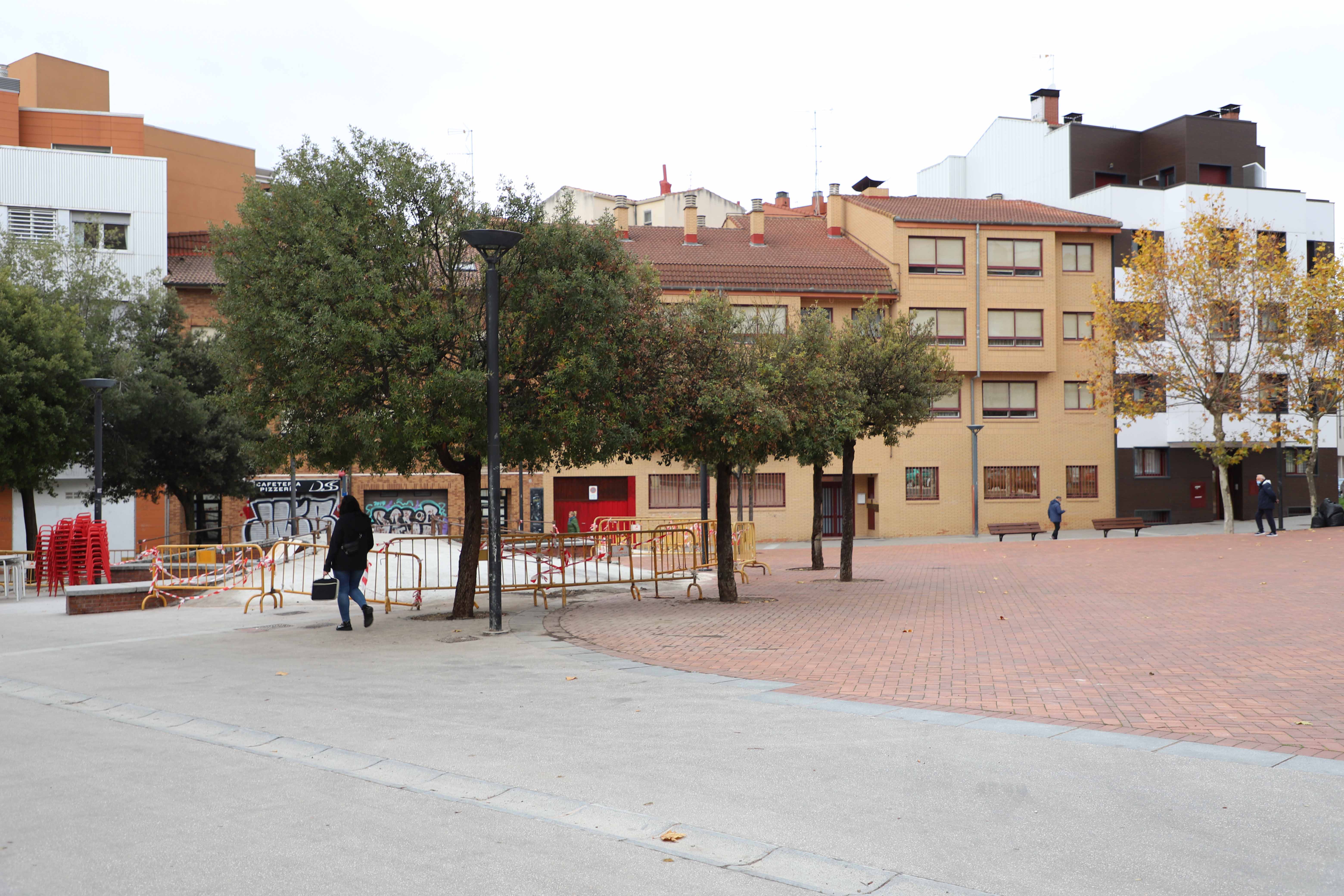 Fotos: La plaza de San Pedro de la Fuente ya está libre de los adoquines