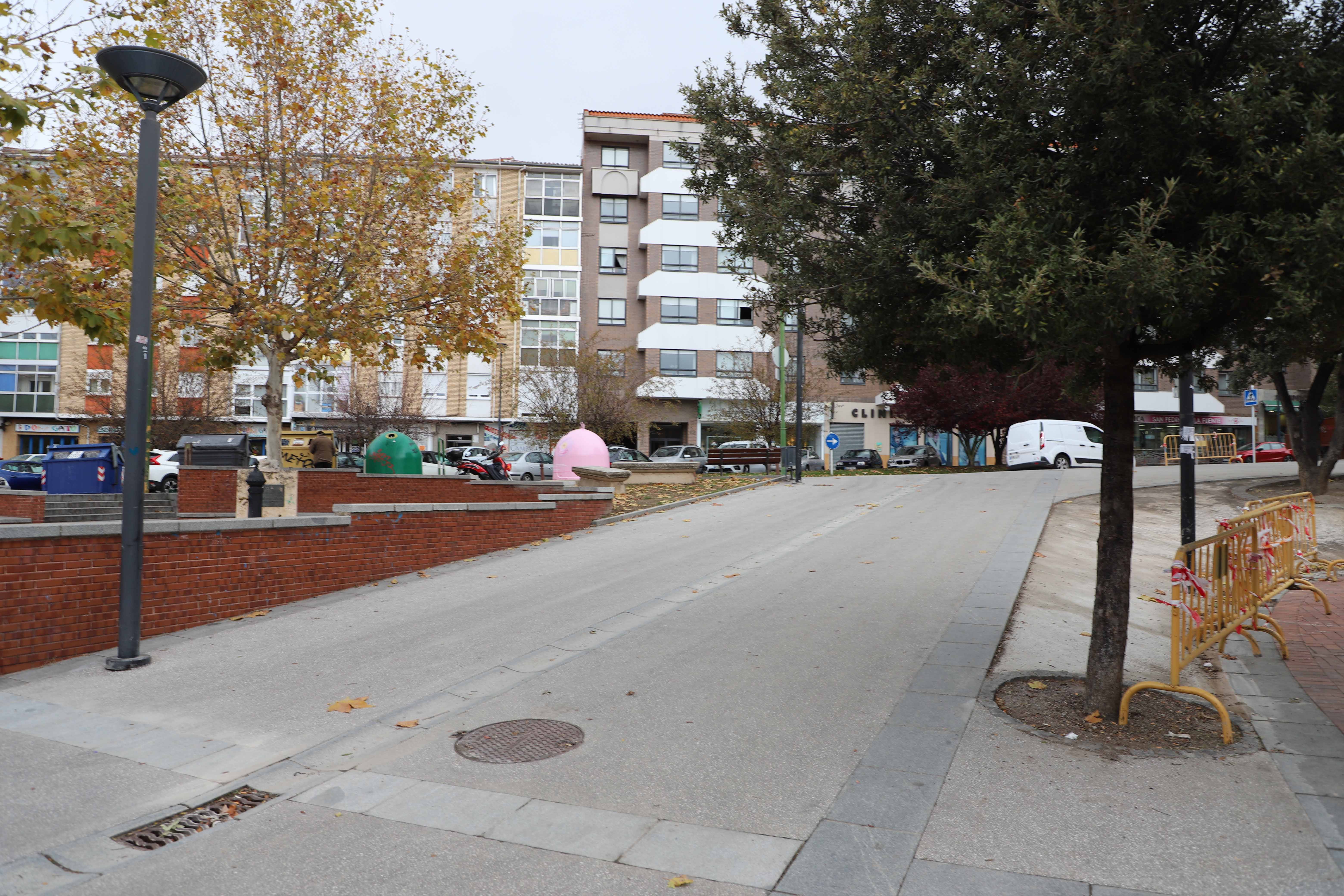 Fotos: La plaza de San Pedro de la Fuente ya está libre de los adoquines