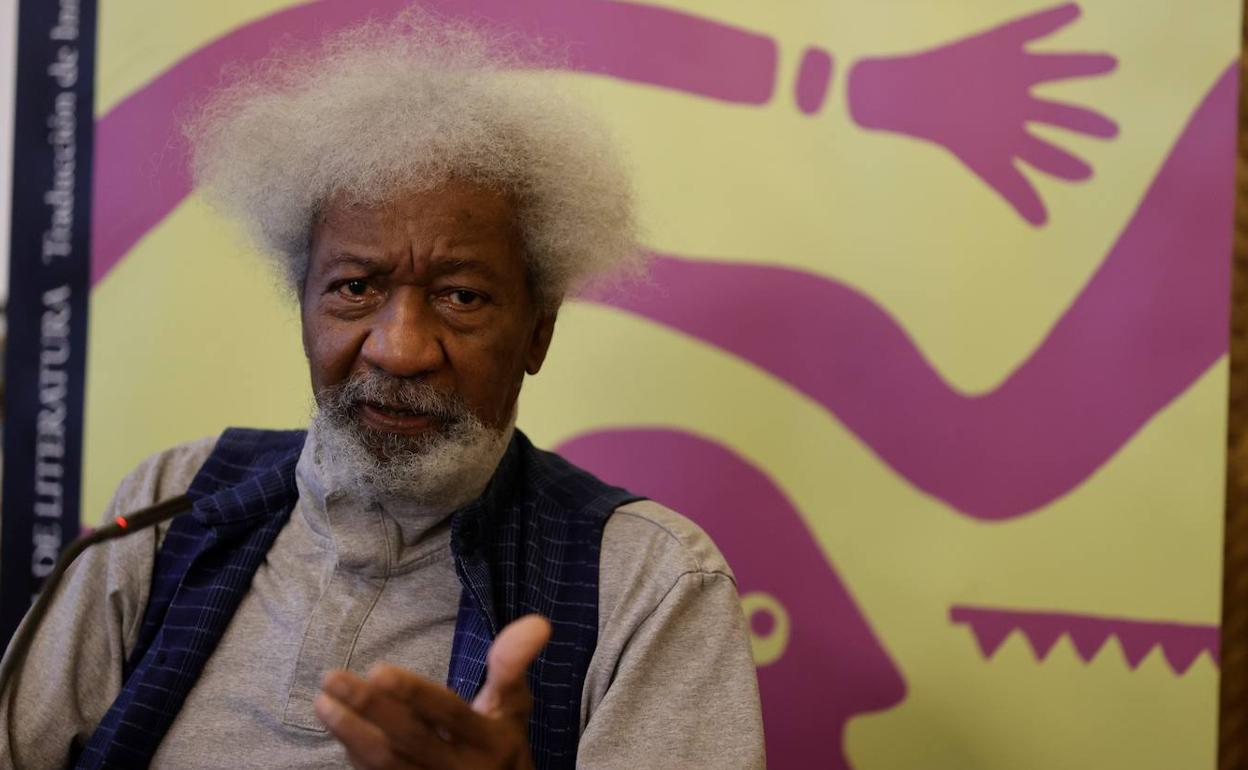 Wole Soyinka, Nobel de Literatura en 1986, en la presentación de 'Crónicas desde el país de la gente más feliz de la Tierra'. 