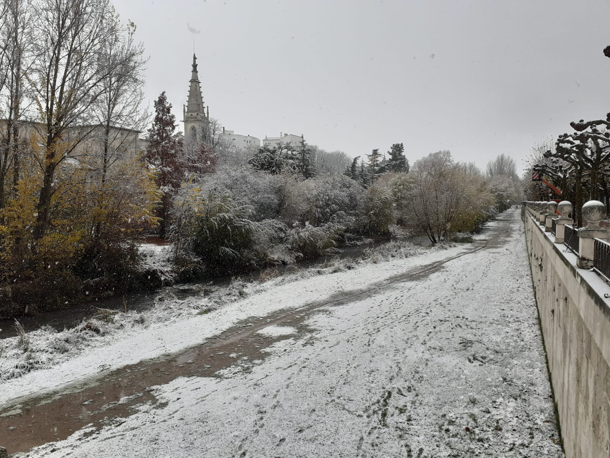 Fotos: La primera nevada del otoño en Burgos en imágenes