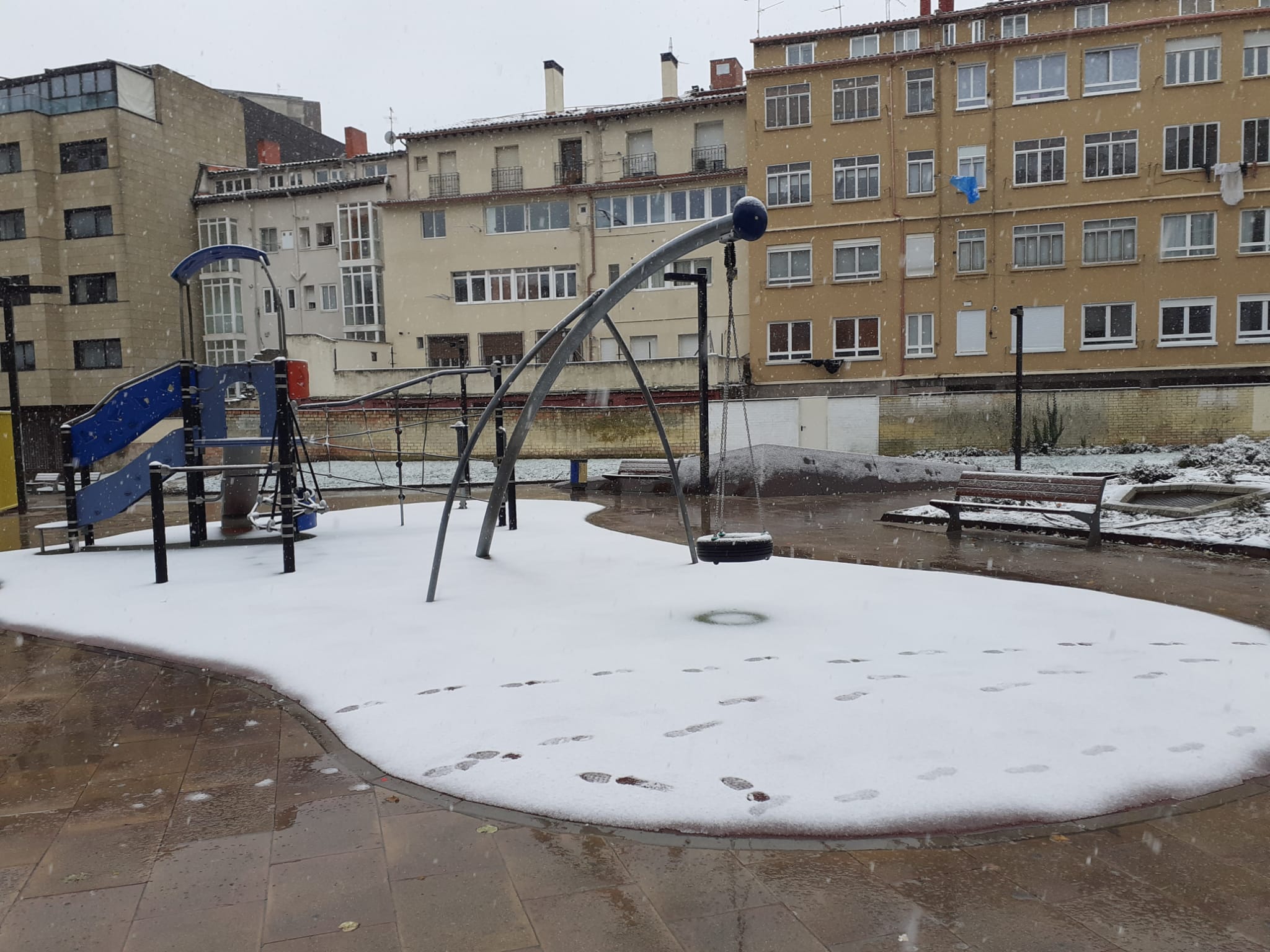 Fotos: La primera nevada del otoño en Burgos en imágenes