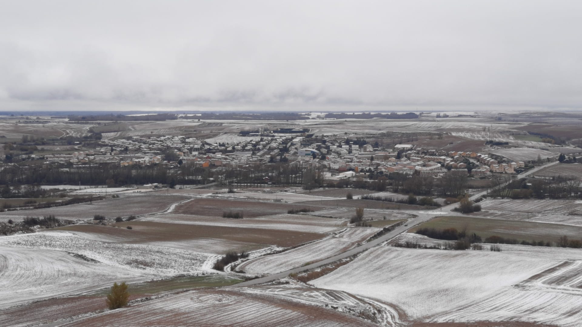 Fotos: La nieve se extiende por la provincia de Burgos