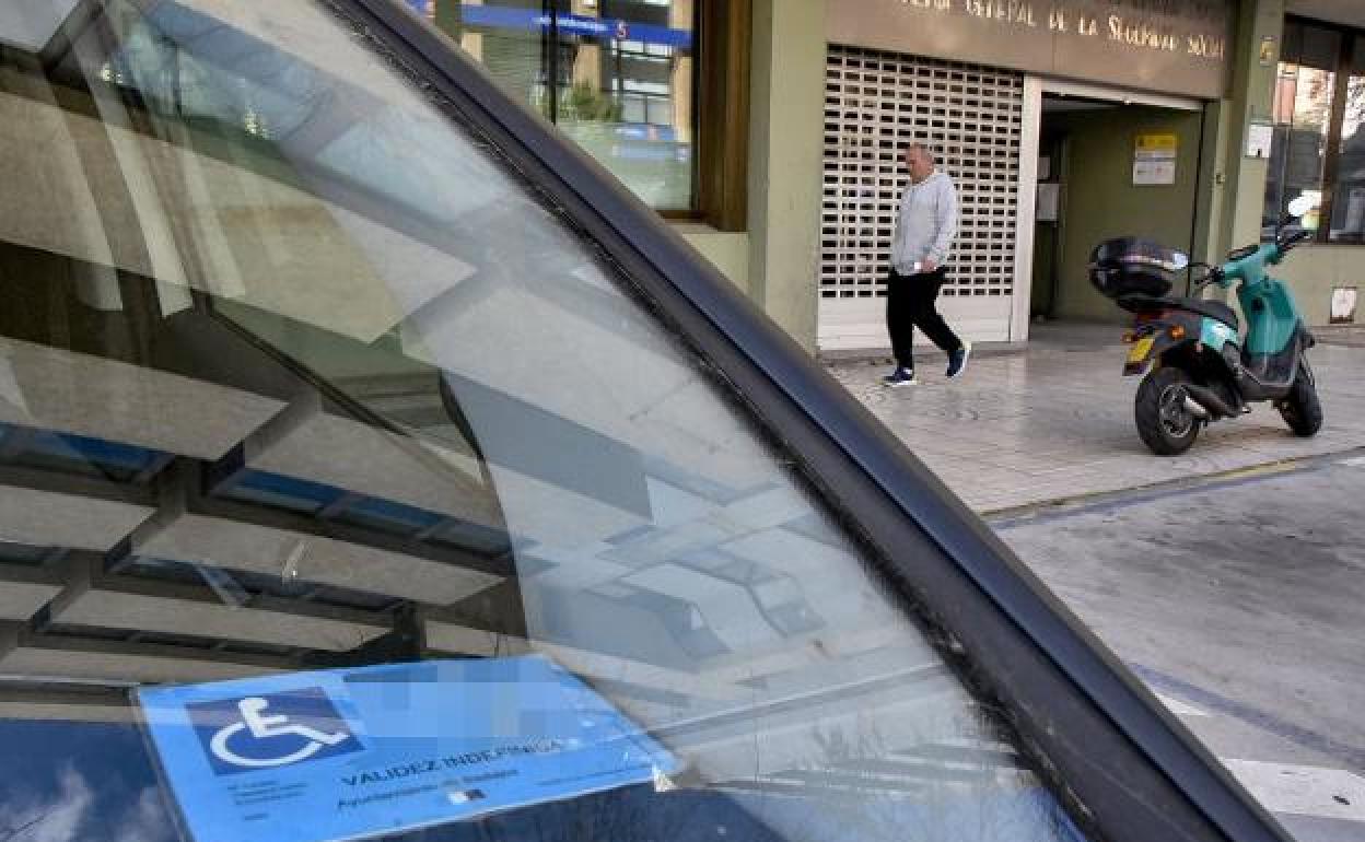 Vehículo con tarjeta de movilidad reducida. 