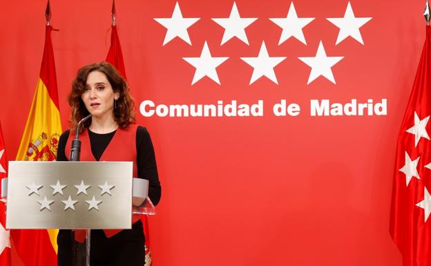 Isabel Díaz Ayuso ayer durante la rueda de prensa tras su reunión con el presidente de Castilla y León.