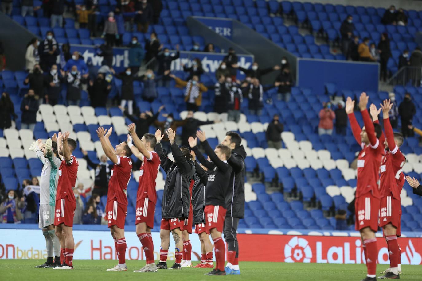 El Burgos CF celebra la victoria. 