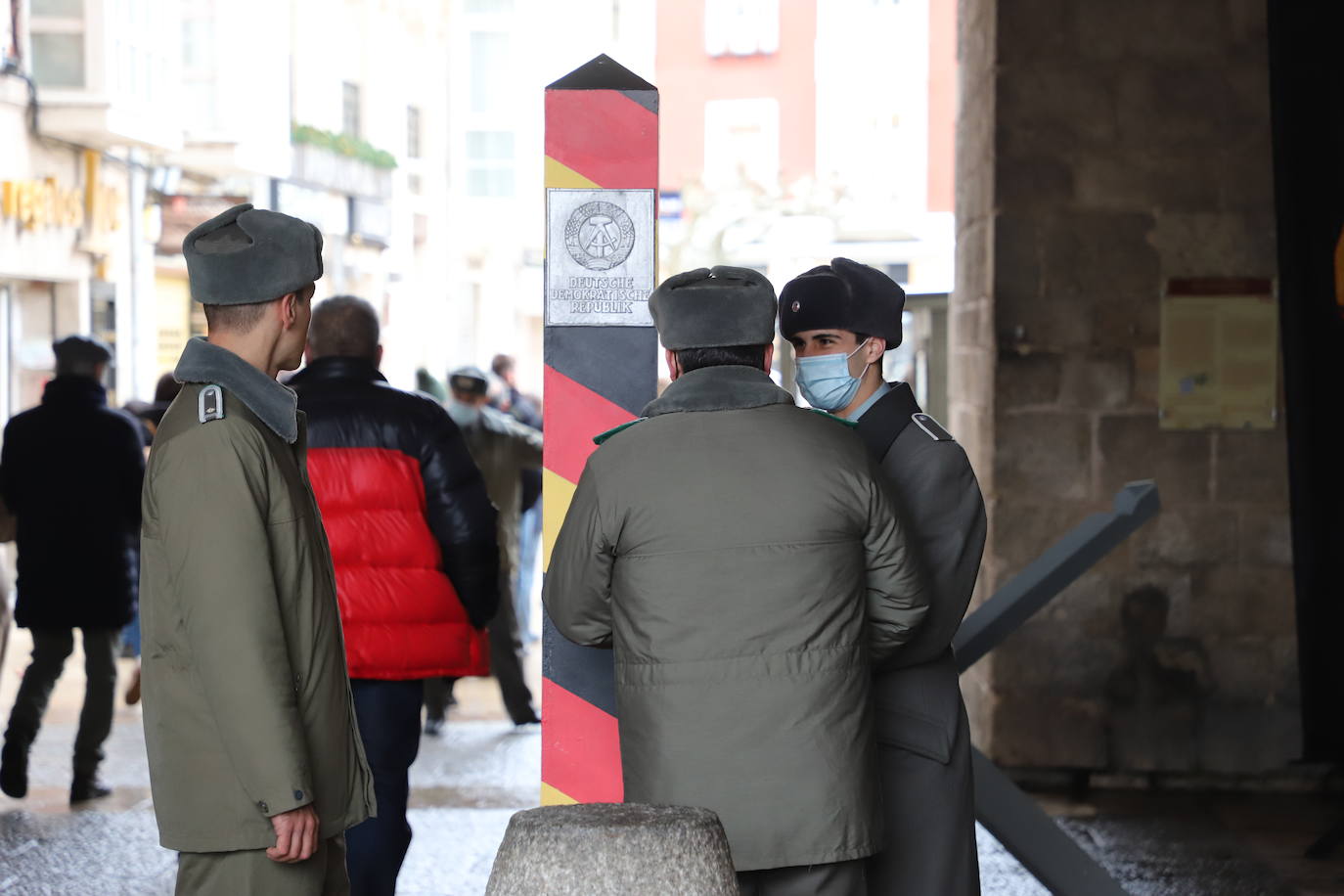 Fotos: Burgos recrea los pasos fronterizos del Berlín dividido