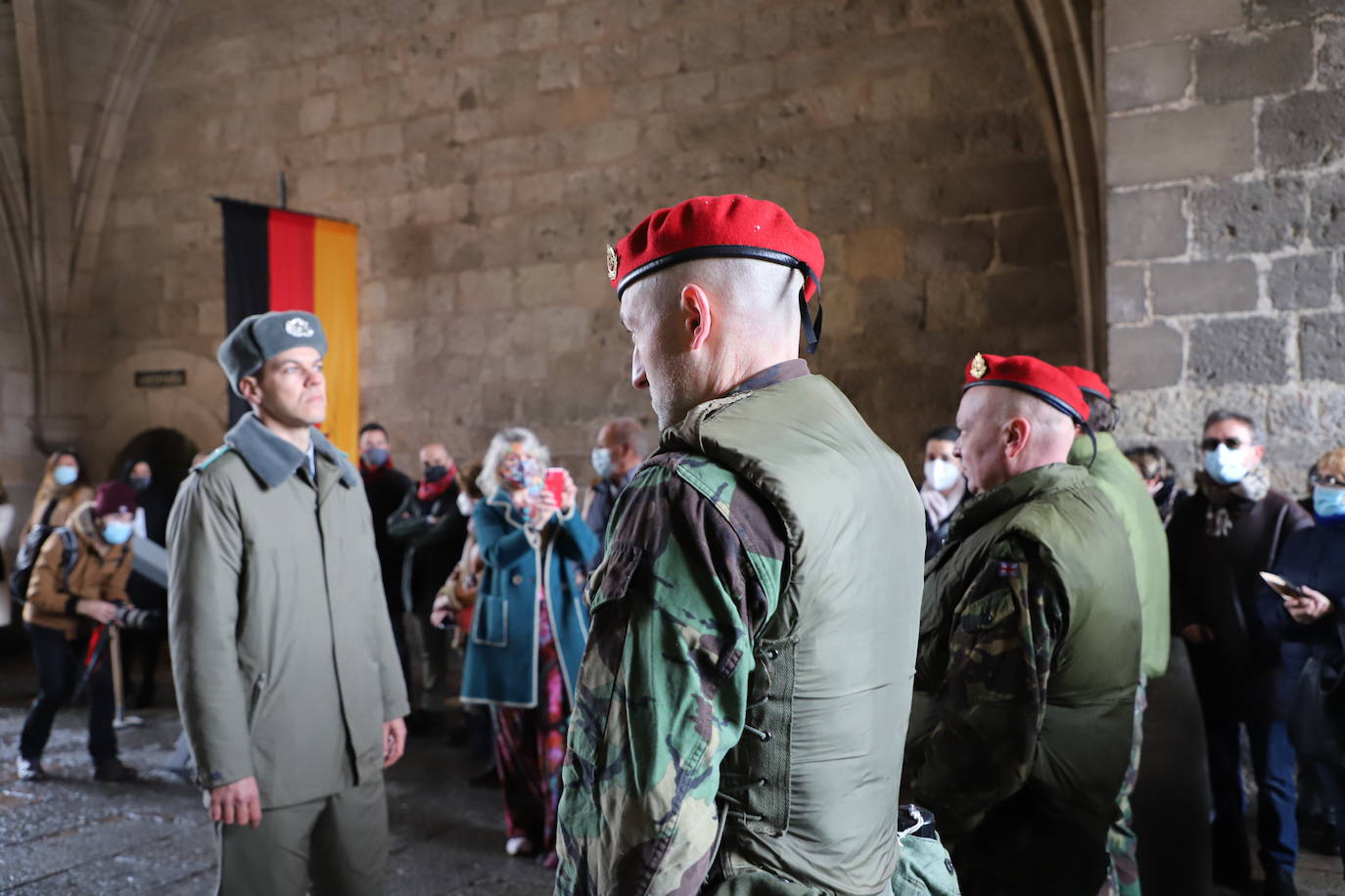 Fotos: Burgos recrea los pasos fronterizos del Berlín dividido